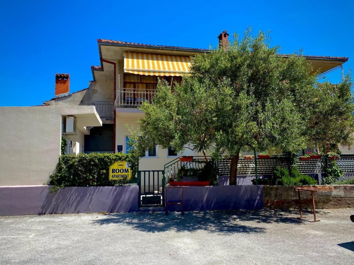 Apartment Sara Trogir Exterior photo