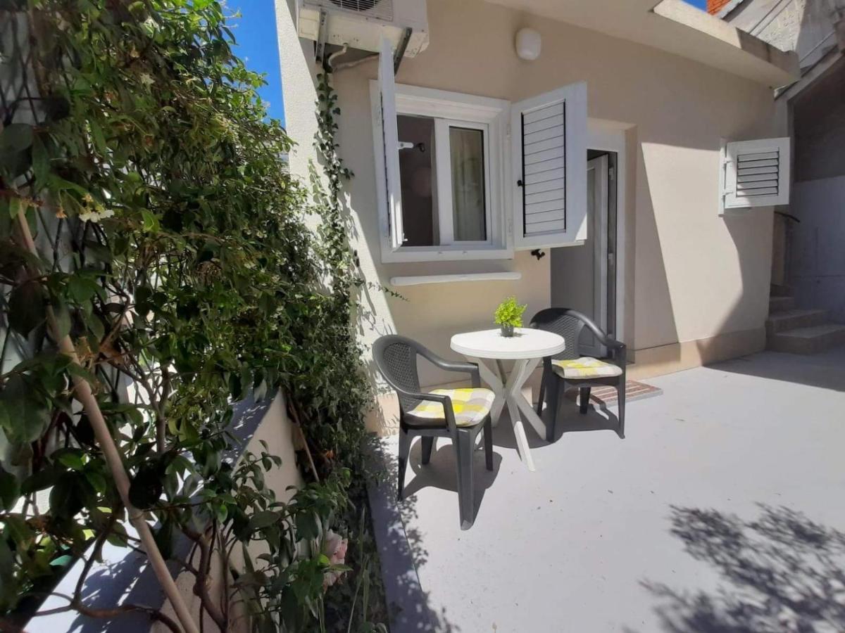 Apartment Sara Trogir Exterior photo