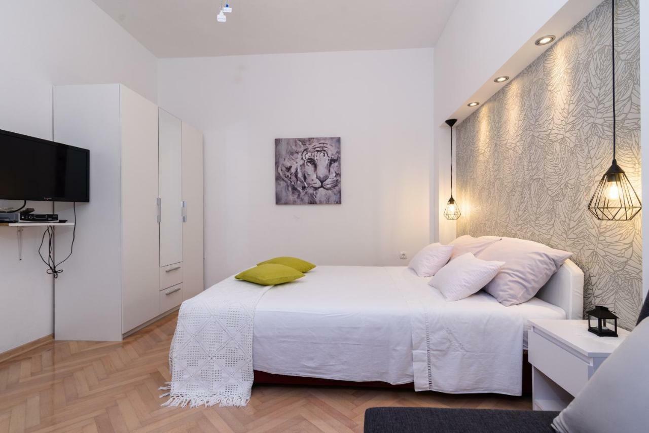 Apartment Sara Trogir Exterior photo