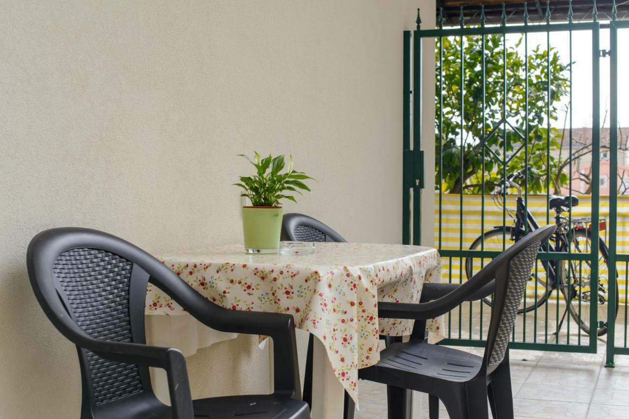 Apartment Sara Trogir Exterior photo